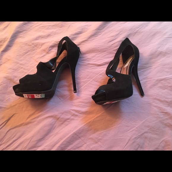 EUC Steve Madden sz 9 black suede heels, zip back - Picture 3 of 7